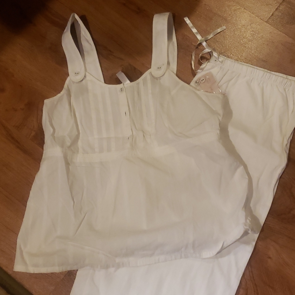 Gillian O'Malley sleepwear size L white